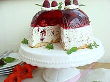 Fot. 2milutka, Ciasto malinowa kopuła o smaku straciatella