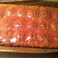 Szarlotka "Chrup Chrup" z połówkami jabłek i różowym serkowym lukrem