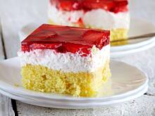 Fot. izaa_a, biszkopt z truskawkami i bitą śmietaną…