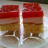 Ptasie mleczko z musem truskawkowym