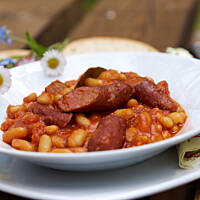 Kiełbaski śląskie z fasolką a'la po bretońsku