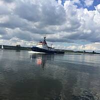 ten holownik zrobił nam niezłą falę