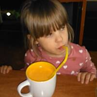 soczek z pomarańczy, marchewki, jabłka i nieszpułki z sokowirówki