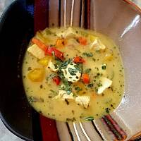 Ostra zupa mango -cytrynowa z kurczakiem