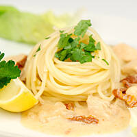 Spaghetti drobiowe z suszonymi pomidorami