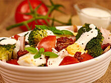 Fot. Wkn, Sałatka brokułowa