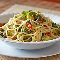 Spaghetti warzywne z serem i śmietanką