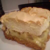 Kruche z rabarbarem pod bezową pierzynką