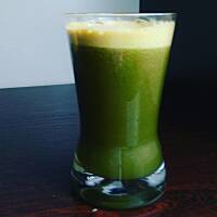 sok z sokowirówki ze szpinkaiem, jabłkiem i marchewką