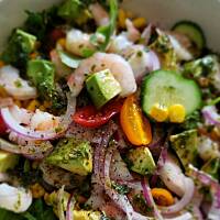 Sałatka krewetkowa z awokado