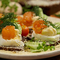 Mini kanapeczki łososiowe