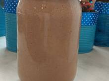 Fot. Wróbelek, koktajl z banana, jabłka, pomarańczy, mleka sojowego i cynamonu 