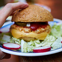 Chickenburgery w gorących bułkach