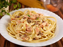 Fot. Wkn, Makaron z łososiem i suszonymi pomidorami