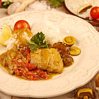 Podudzia w sosie borowikowym z pieczoną papryką