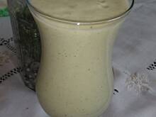 Fot. Wróbelek, koktajl z banana, awokado, kiwi, oleju kokosowego i mleka kokosowego