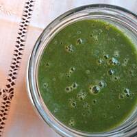 Koktajl ze szpinaku, banana, jabłka i kiwi