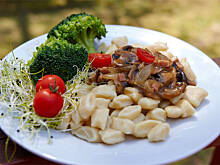 Fot. Wkn, Sos pieczarkowy z szynką