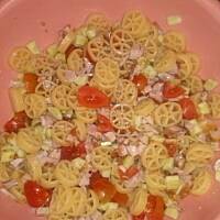 Kolorowa sałatka z kęskami piwnymi