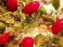 Fot. ekkore, Zielona zapiekanka łososiowa z brokułami, szparagami i awokado