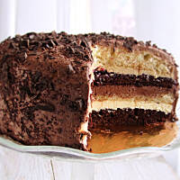 tort z trzema kremami