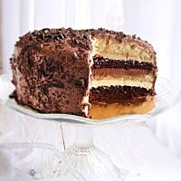 tort z trzema kremami