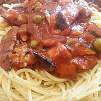 Spaghetti z grillowanymi bakłażanami.