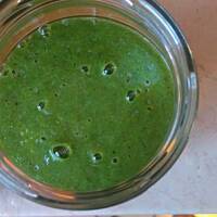 koktajl z kiwi, banana, selera naciowego i szpinaku 