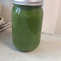 koktajl z kiwi, banana, selera naciowego i szpinaku 