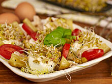 Fot. Wkn, Jajka z makrelą i kiełkami