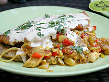 Fot. Monica W&O, Placek ziemniaczany z warzywami, kurczakiem i sosem curry