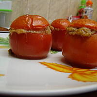 Faszerowane pomidory mięskiem z rosołu