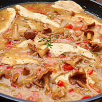 Sos kurkowo-paprykowy z kurczakiem