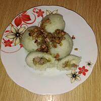 Pyzy ziemniaczane z mięsem i cebulką