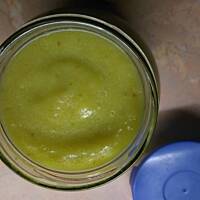 Koktajl z ananasem, awokado, gruszką i olejem kokosowym