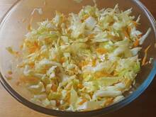 Fot. malinamarzenamalina1@wp.pl, Surówka z białej kapusty inaczej