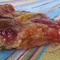 Tarta ze sliwkami z polewa migdalowa