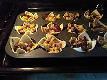 Fot. Wróbelek, Ciasto francuskie z kiełbasą, serem i kukurydzą 