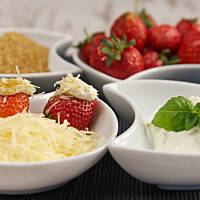 Truskawki z pikantnym serem