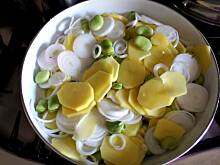 Fot. Gosia76, Bób z młodą cebulką i ziemniakami