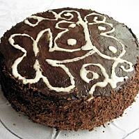 tort z pysznym kremem chałwowym…