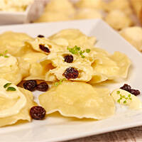 Pierogi serowe z waniliowym sosem