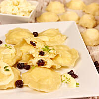 Pierogi serowe z waniliowym sosem