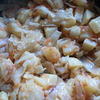 Duszona kapusta z ziemniakami