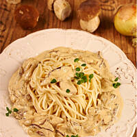 Spaghetti z borowikami w kremowym sosie