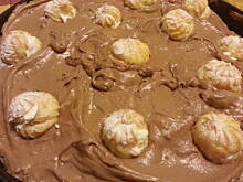 Fot. Dżanina Fonda, Ciasto z musem z nutelli i ptyśkami.