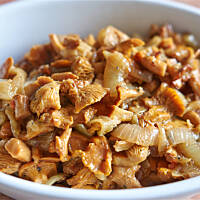 Pierogi drożdżowe z kurkami i boczkiem