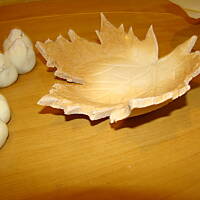 Jesienny liść z masy solnej.