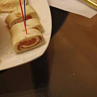 Przekąska z tortilli, łososia i serka 