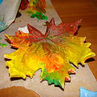 Jesienny liść z masy solnej.